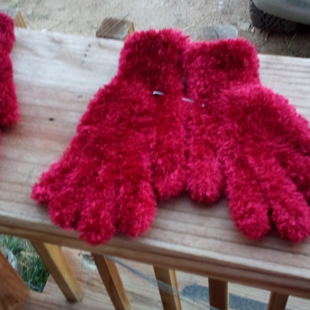 Cherry ๐ Red Furry Gloves - Picture 5 of 5